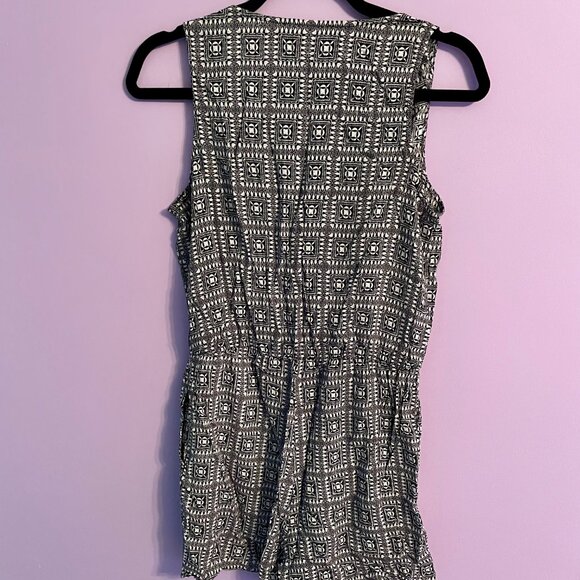 BCBGeneration Sleeveless Black and White Romper - Picture 3 of 5